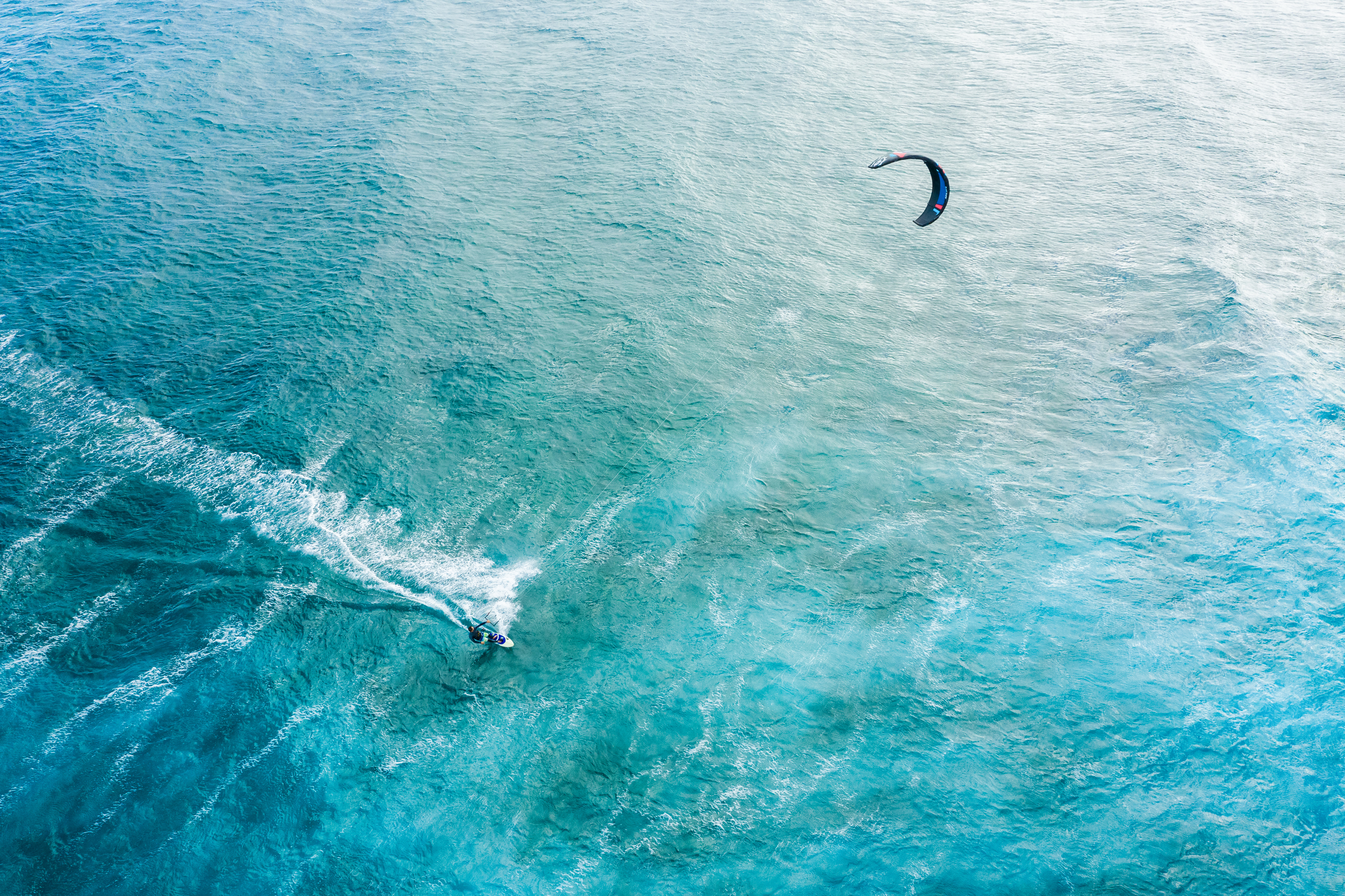 KITESURFER