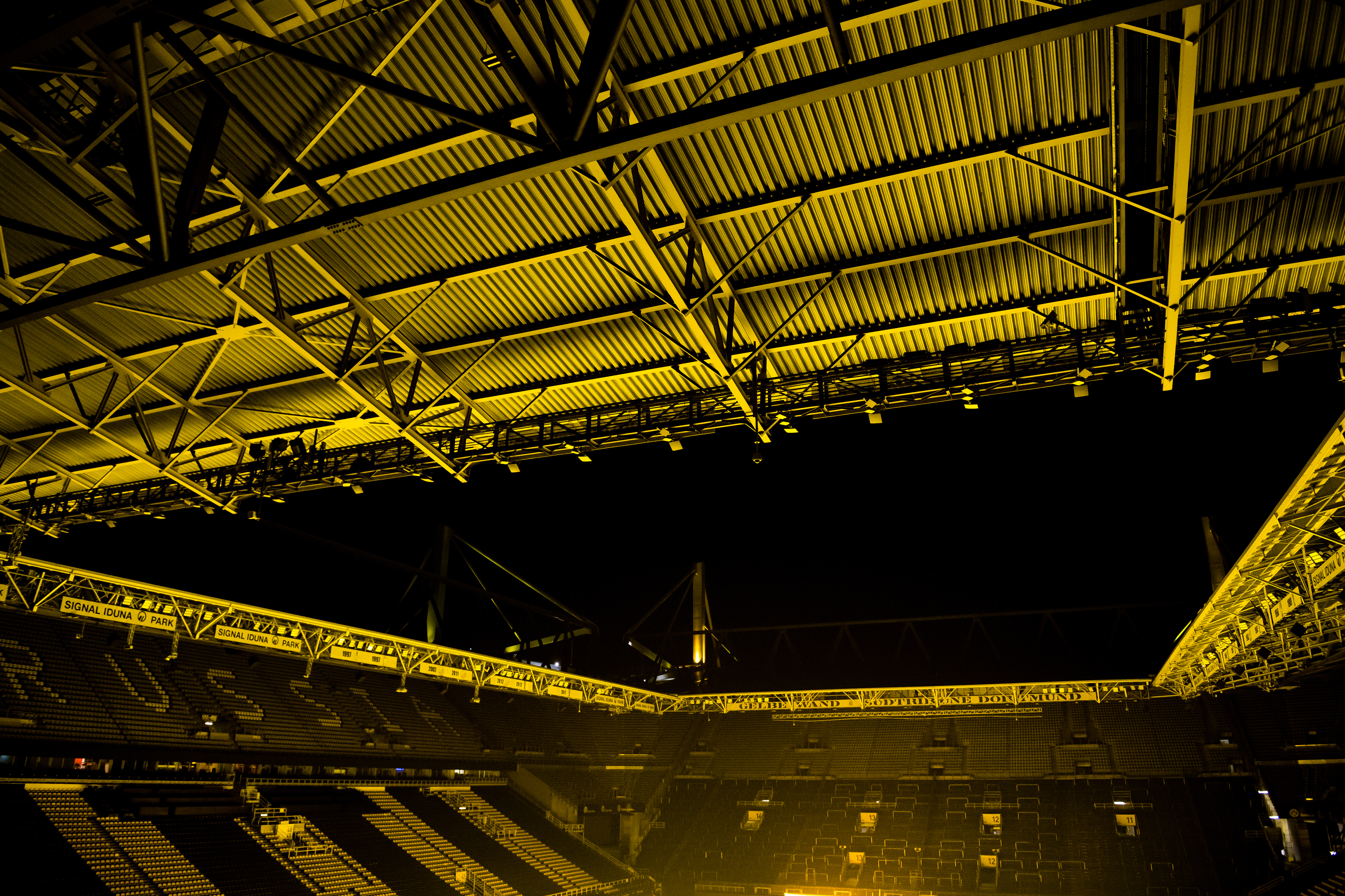 STADION NACHT