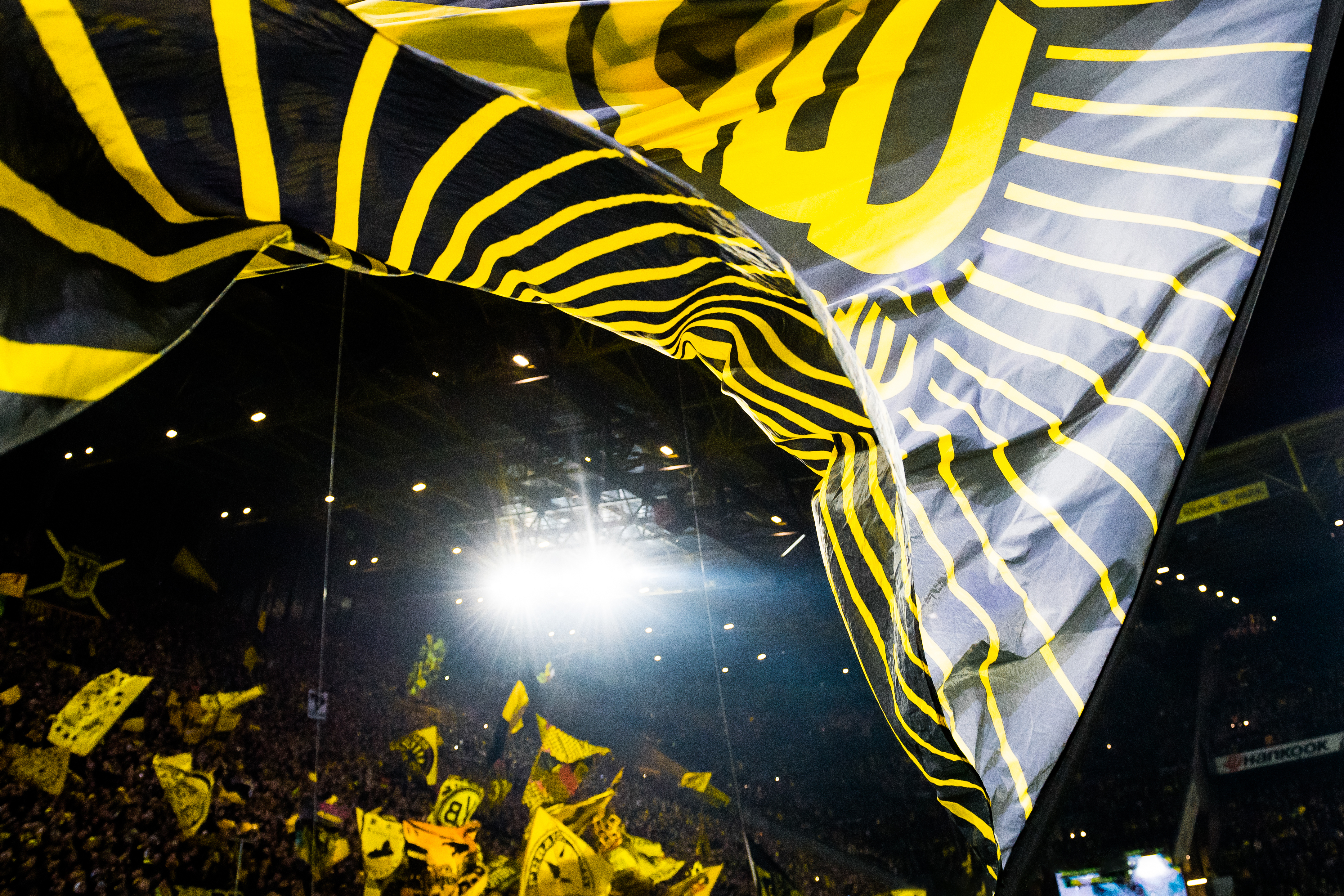SÜDTRIBÜNE FAHNE