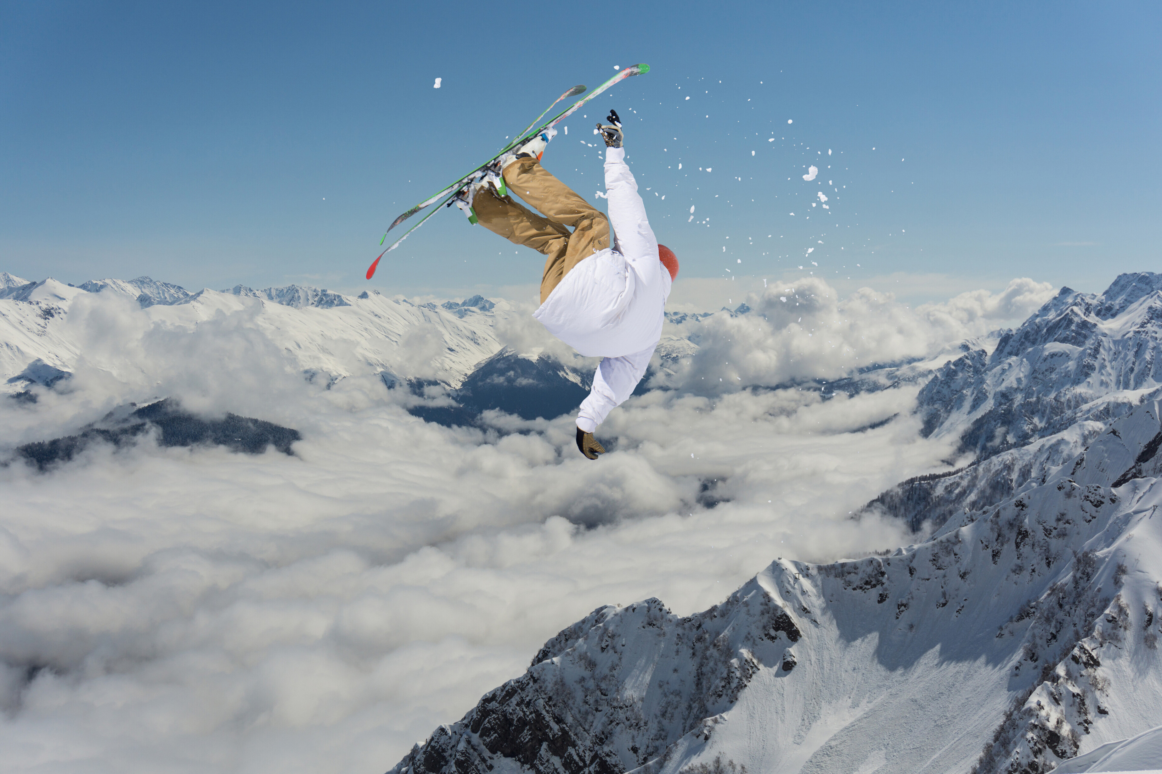 FLYING SKIER 